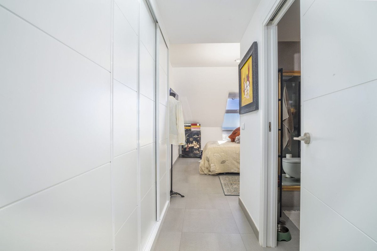 Exklusives, modernes 2-Zimmer-Apartment in Manila mit atemberaubendem Meerblick