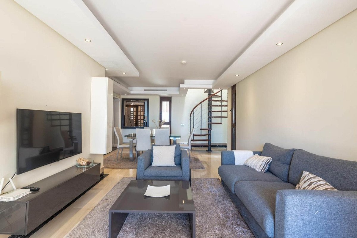 Duplex-Penthouse mit Meerblick und privatem Pool – Bahía de la Plata, Estepona