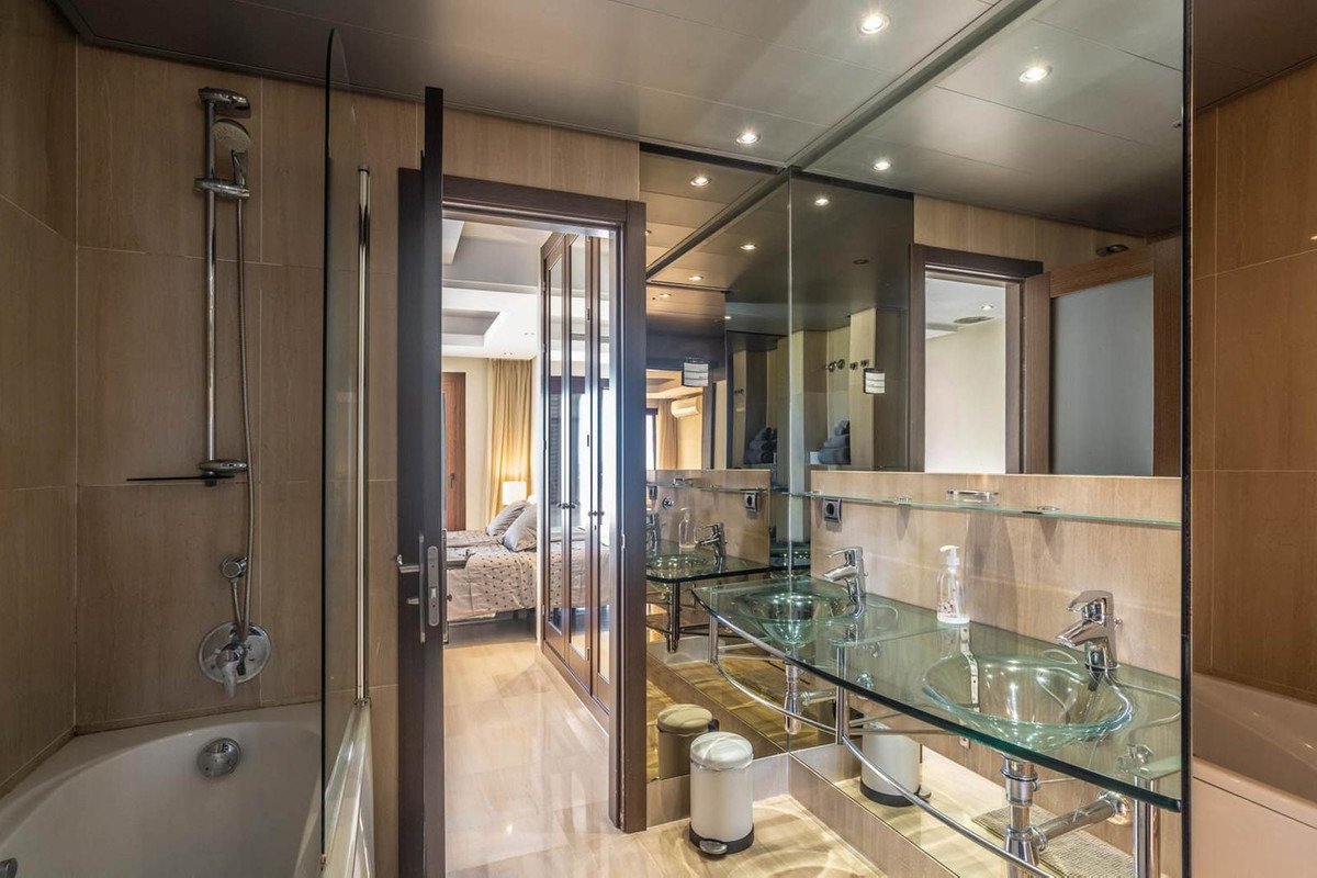 Duplex-Penthouse mit Meerblick und privatem Pool – Bahía de la Plata, Estepona