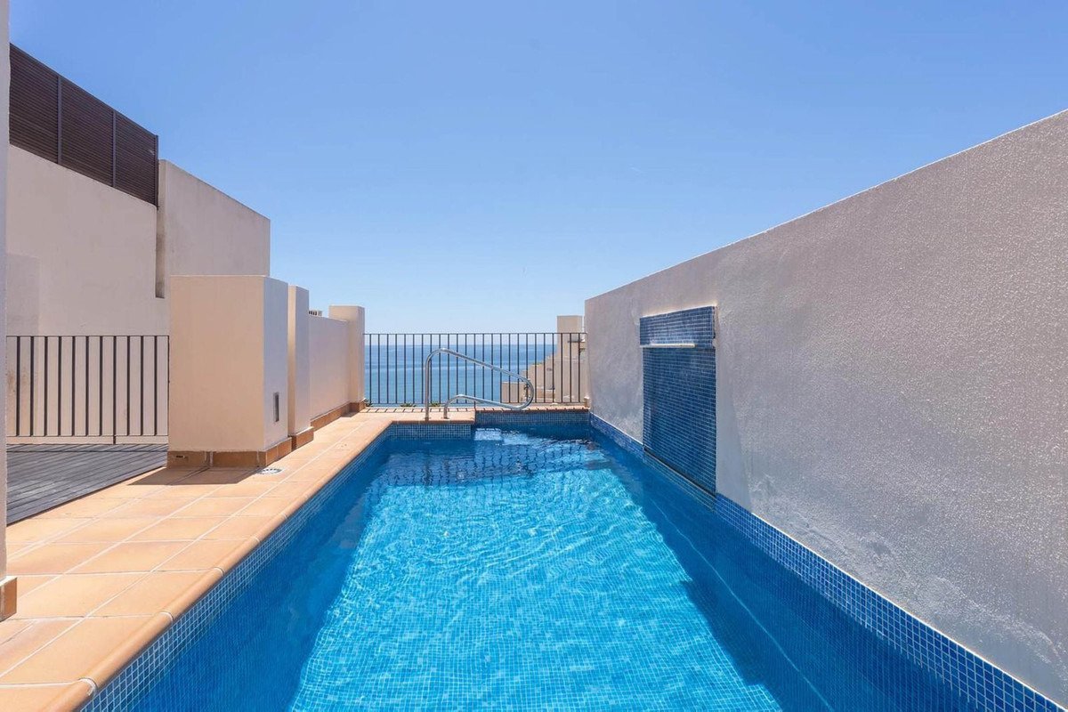 Duplex-Penthouse mit Meerblick und privatem Pool – Bahía de la Plata, Estepona