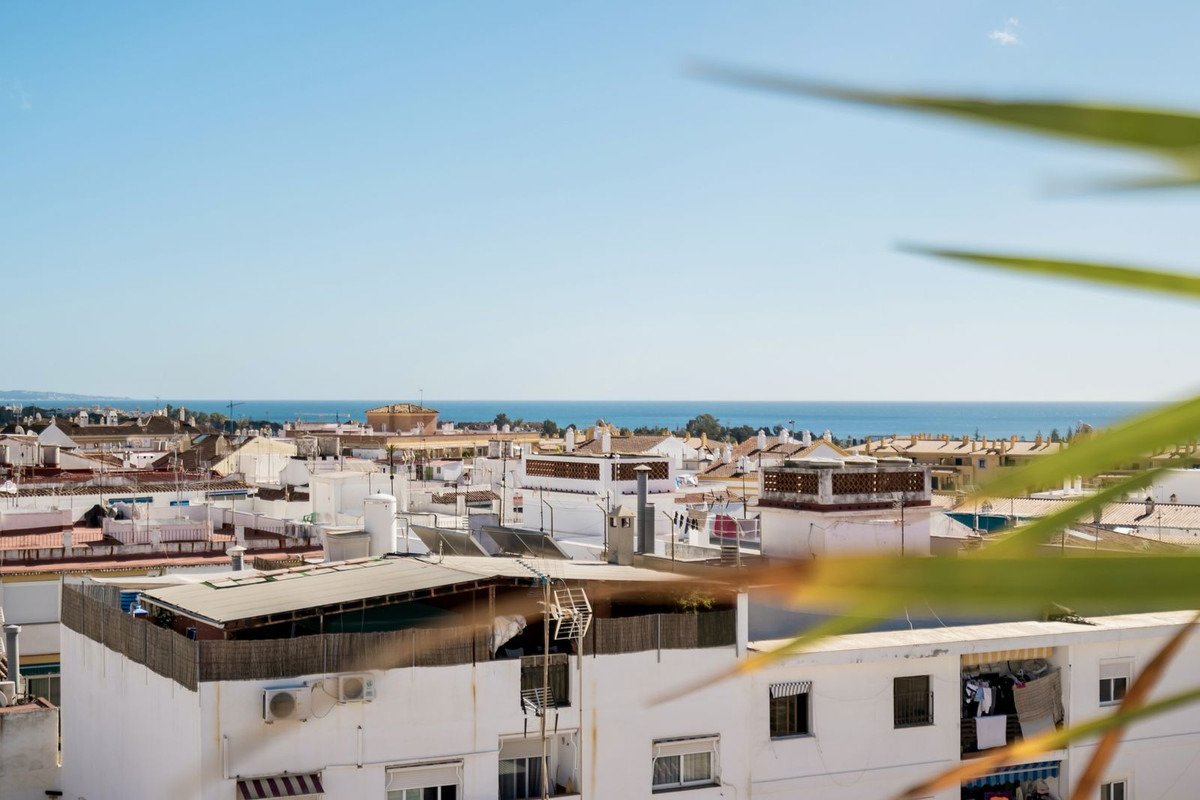 Penthouse im Herzen von San Pedro mit Panoramablick – moderne Eleganz mit mediterranem Flair