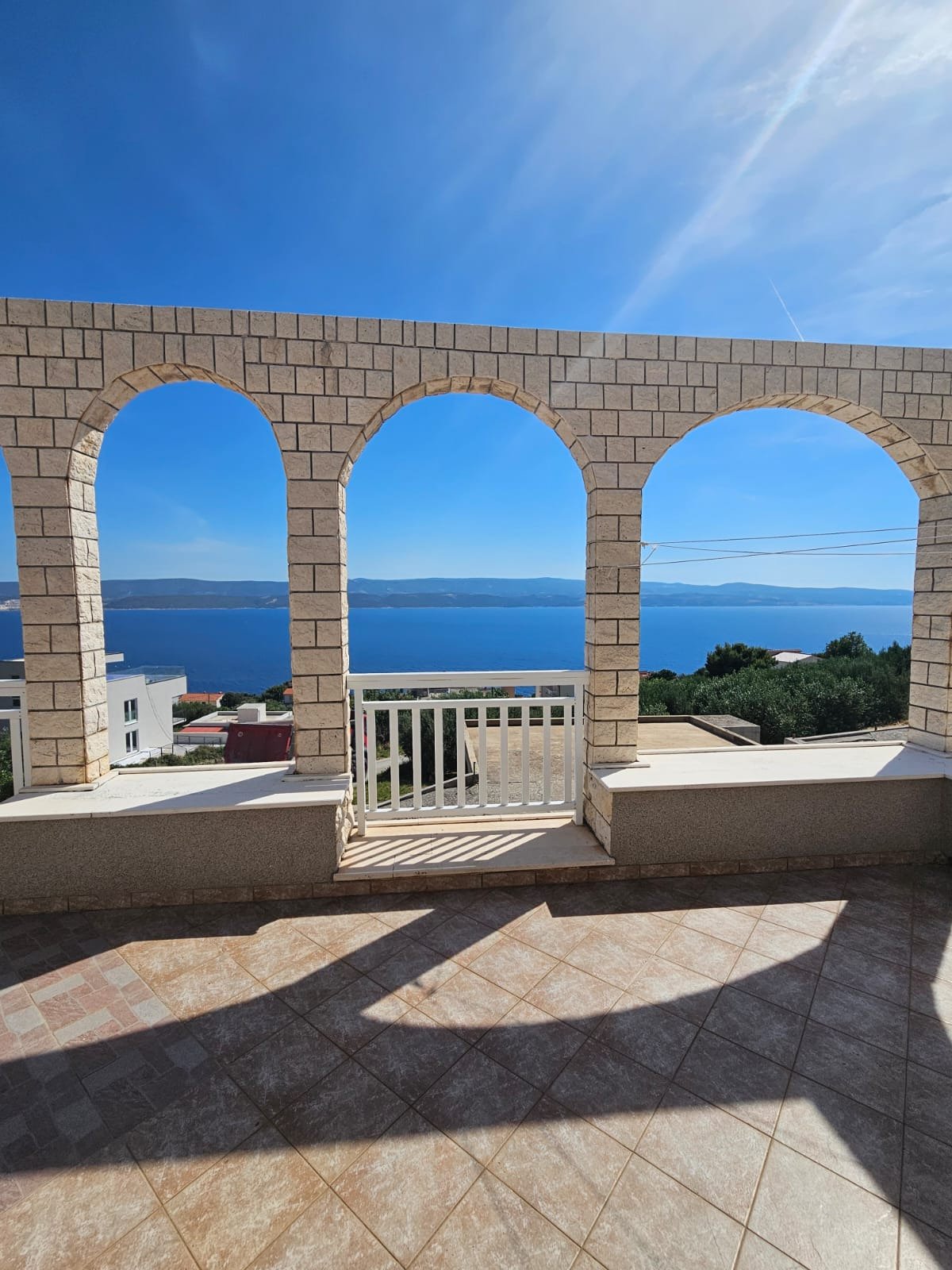 Apartmenthaus mit wunderschönem Panoramablick auf das Meer und die Inseln in Stanići