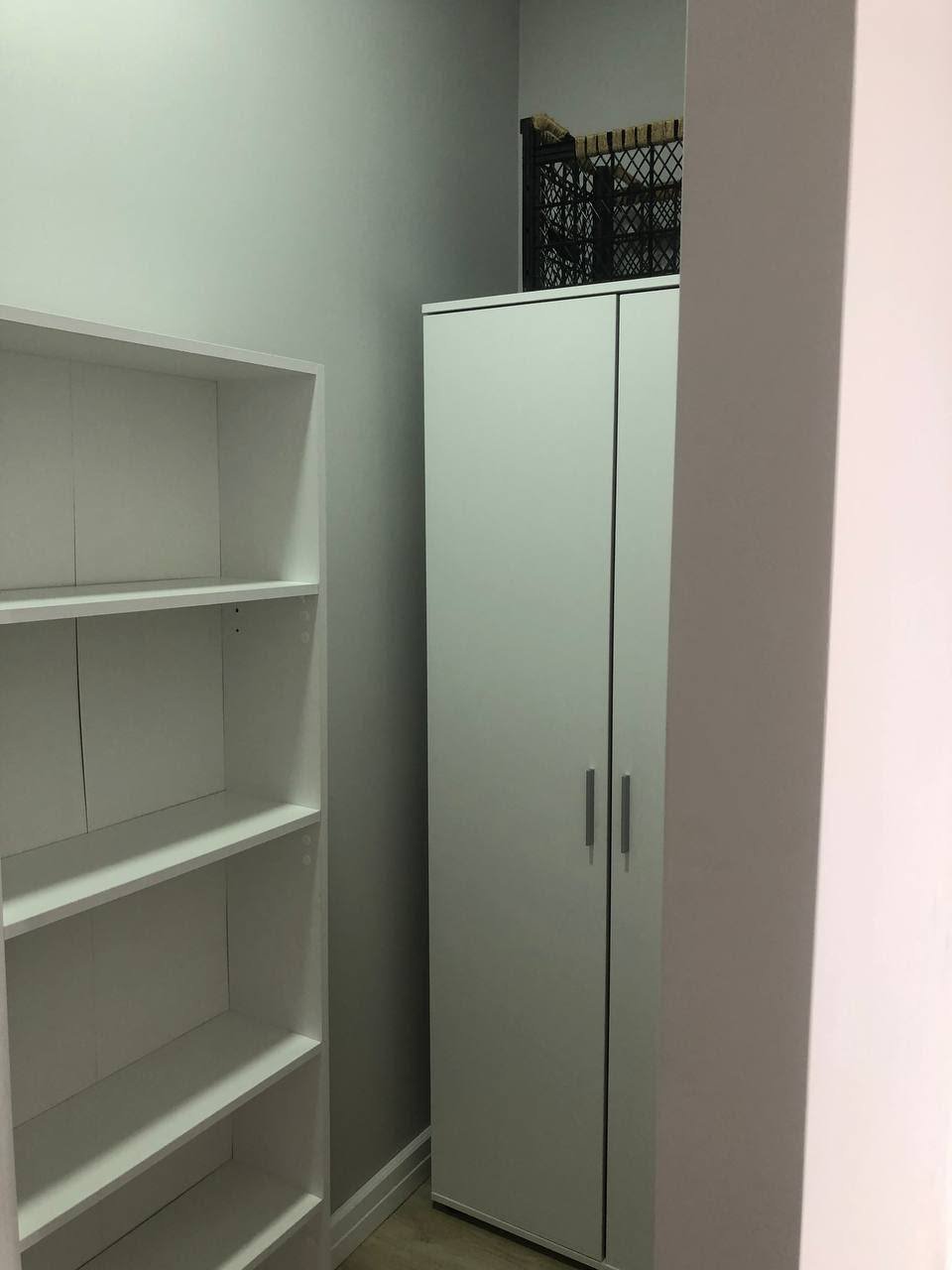 Стильная двухкомнатная квартира на высоком этаже в жилом комплексе Guru Residence, Батуми, Грузия – полностью меблирована, с балконом и видом на горы.