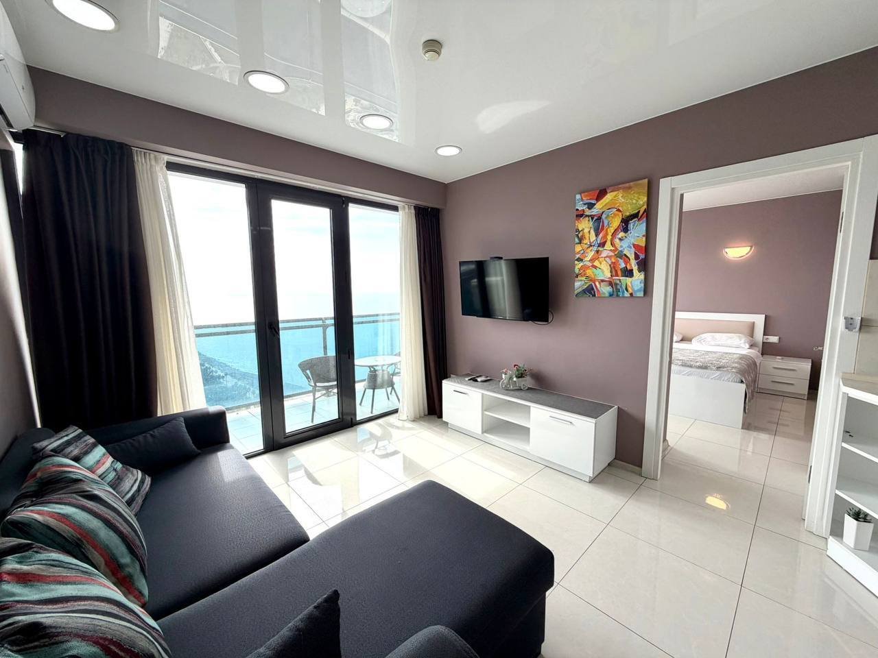 Квартира с одной спальней на верхнем этаже в Orbi Beach Tower, Батуми, Грузия – панорамный вид на море и парк, первая береговая линия