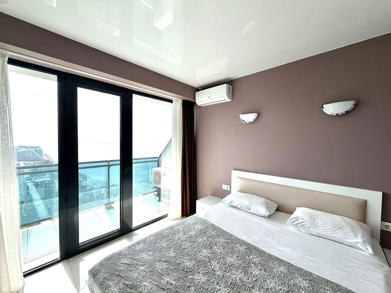 Квартира с одной спальней на верхнем этаже в Orbi Beach Tower, Батуми, Грузия – панорамный вид на море и парк, первая береговая линия