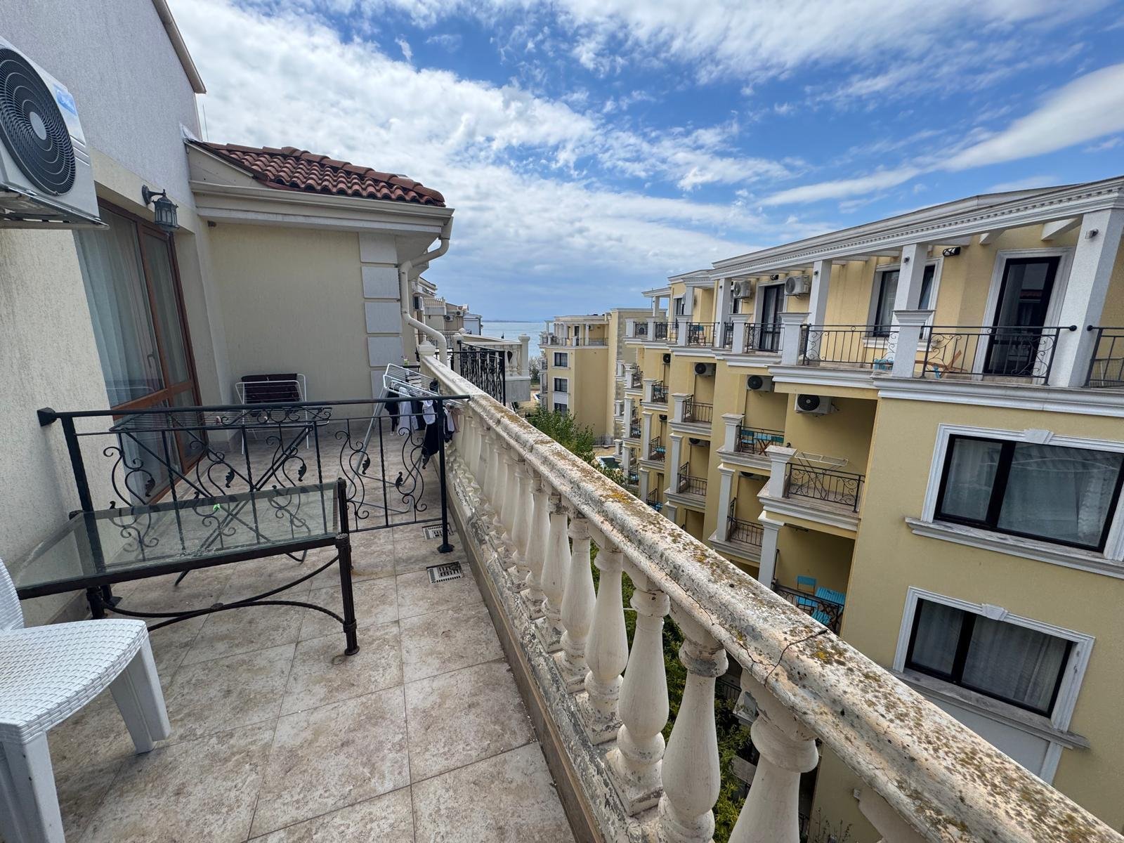 Меблированная студия с видом на море на продажу в Royal Bay Residence, Свети Влас