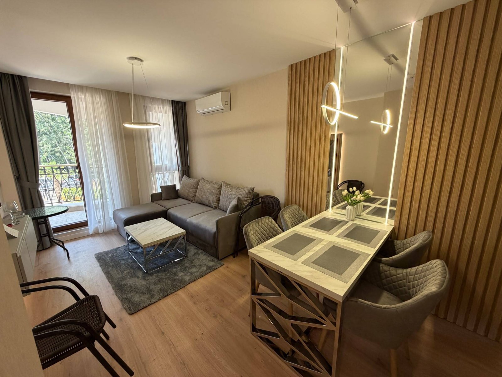 Двухкомнатная квартира с видом на бассейн в роскошном комплексе Harmony Suites 16 в Солнечном берегу, Болгария
