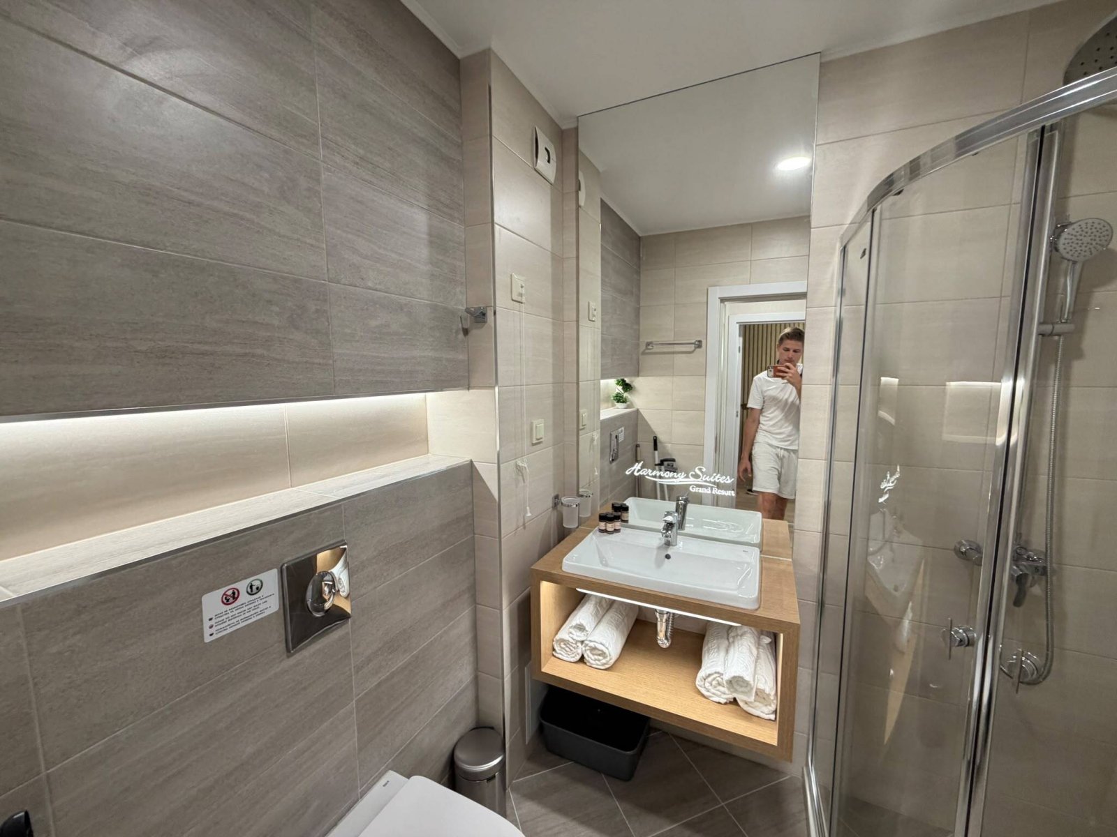 Двухкомнатная квартира с видом на бассейн в роскошном комплексе Harmony Suites 16 в Солнечном берегу, Болгария