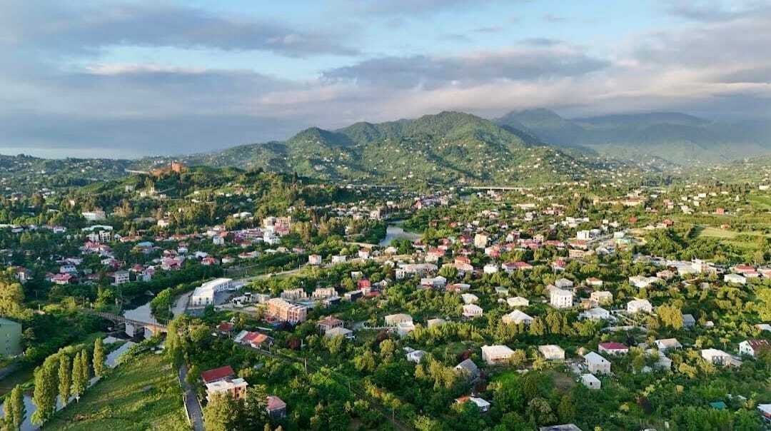 Просторная студия с видом на море на верхнем этаже в Батуми, Грузия – Tropical Garden Residence в тихом Чави