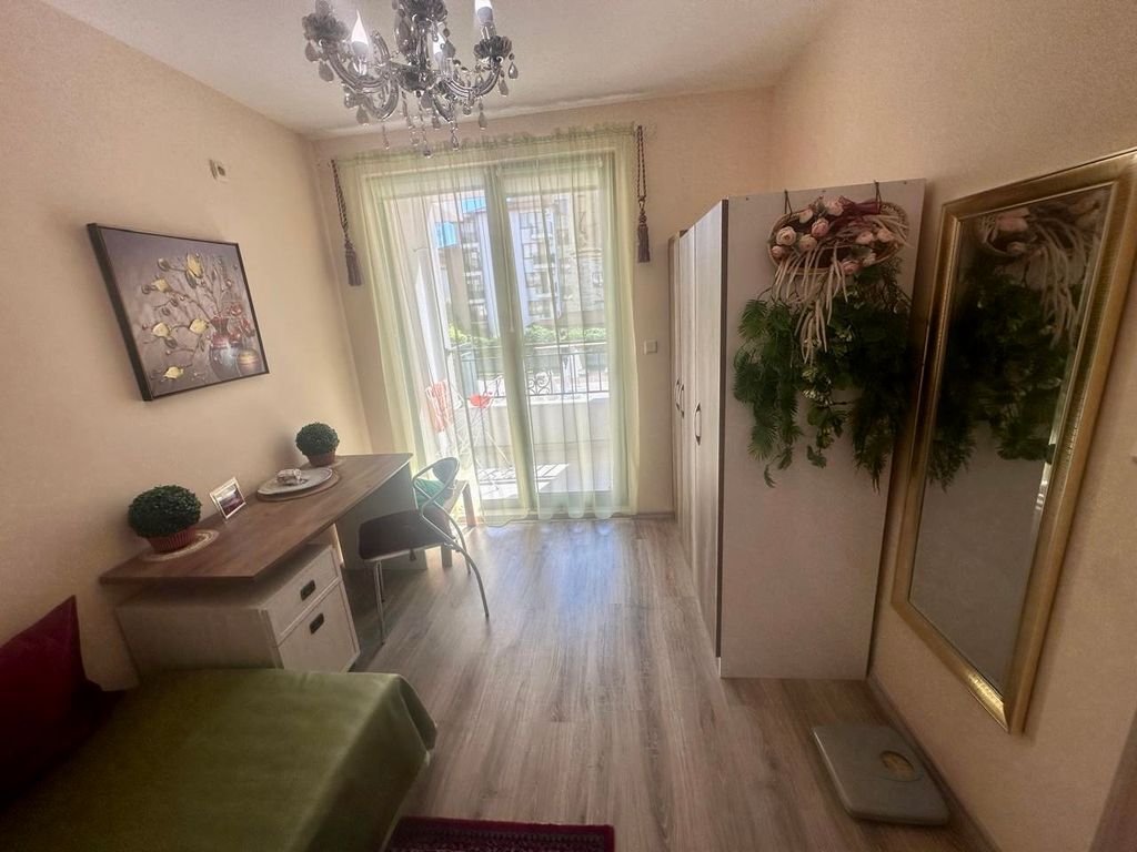2-комнатная квартира с видом на бассейн в комплексе Апполон 9, Равда, Болгария