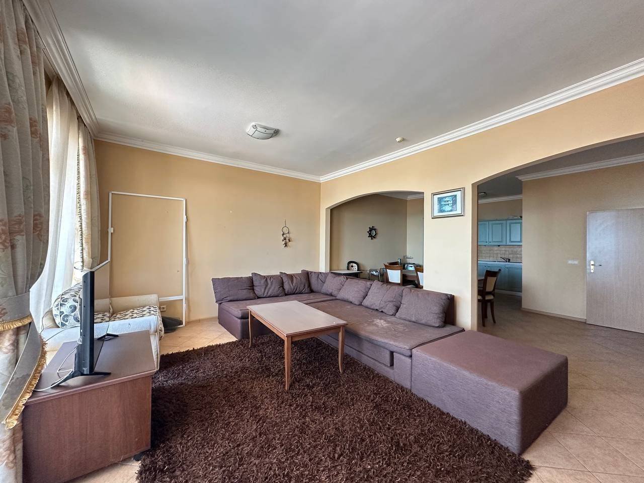Трехкомнатная квартира с видом на море в Sunset Resort в Поморие, Болгария