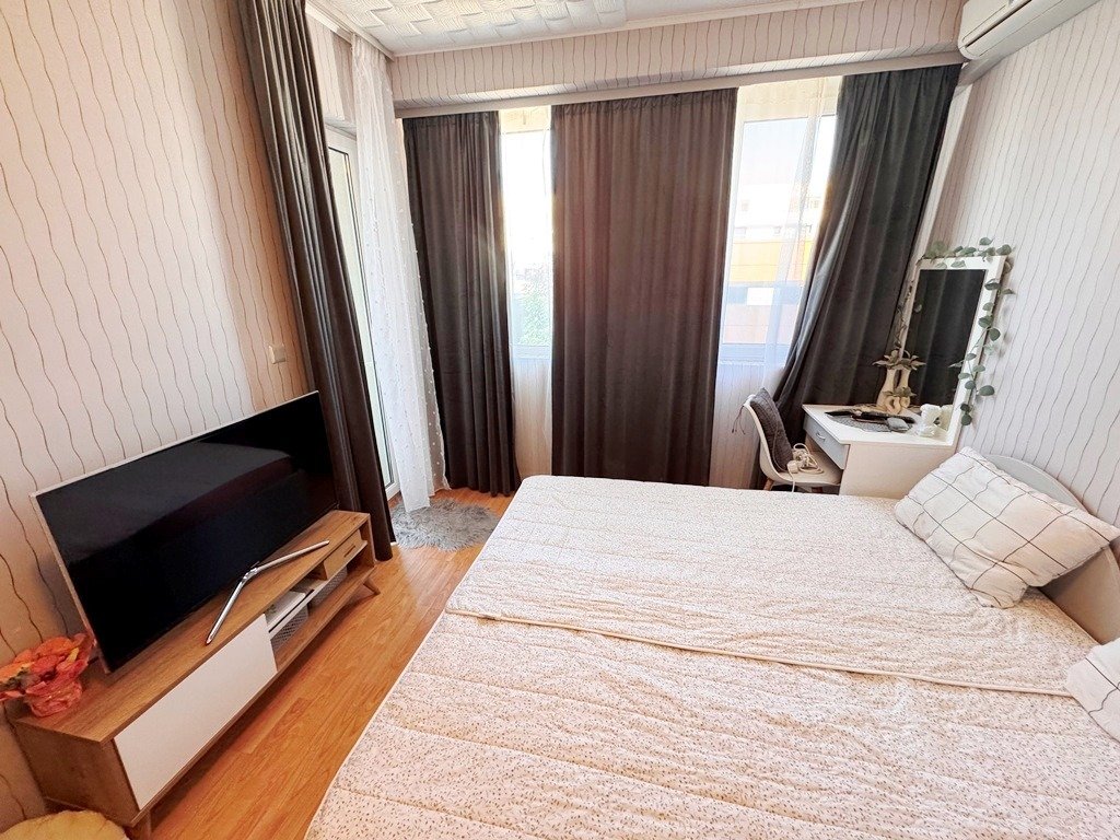 2-комнатная квартира без платы за обслуживание в центре Солнечного Берега, Болгария