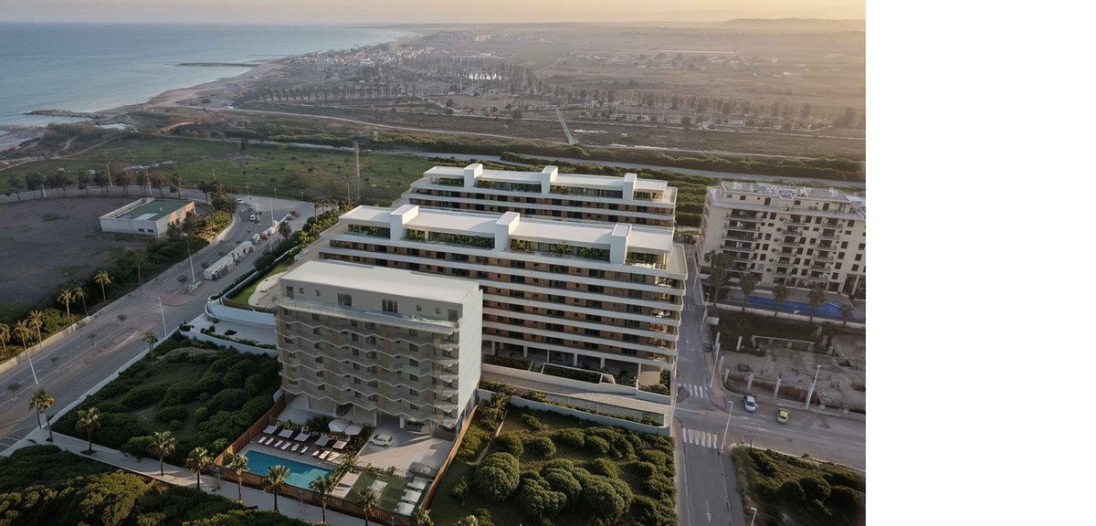 Современные апартаменты в 250 м от моря с бассейном, Монкофа, Испания.