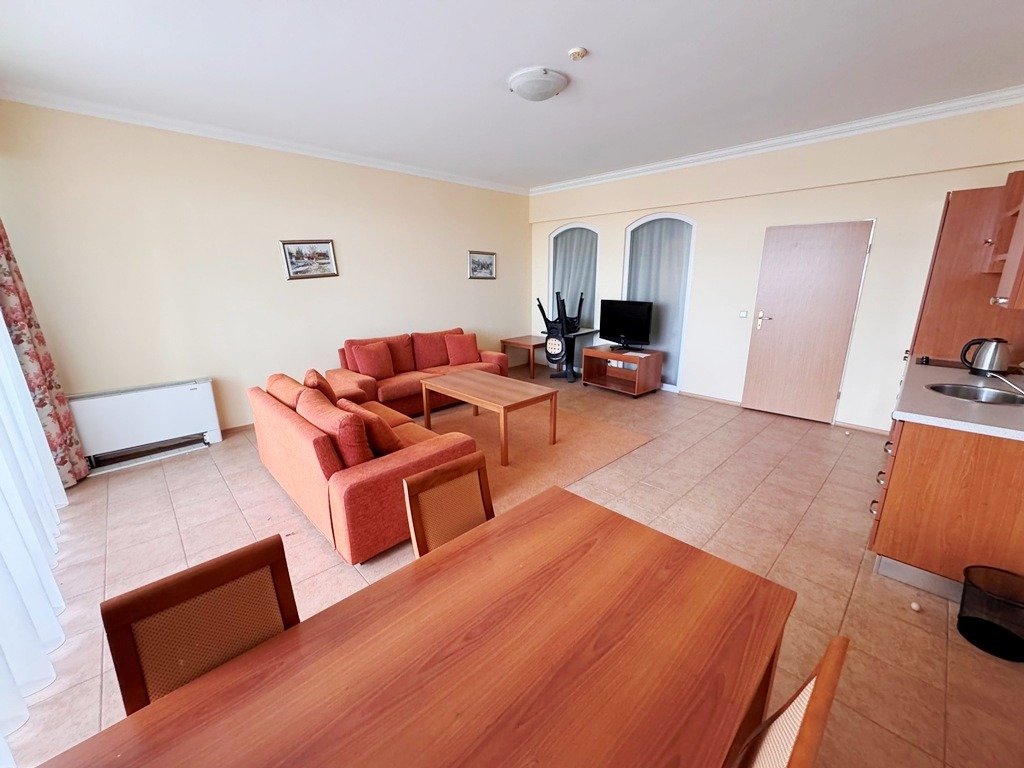 3-комнатная квартира на первой линии моря в Sunset Resort в Поморие, Болгария