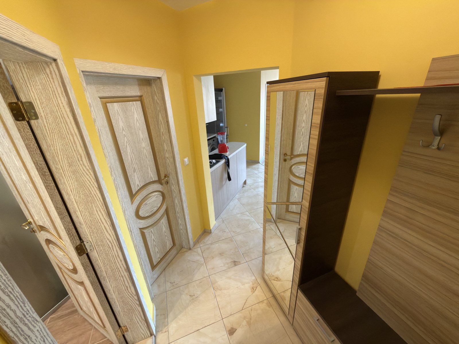3-комнатная квартира с 2 спальнями в жилом комплексе Flora Beach Resort, Поморие, Болгария