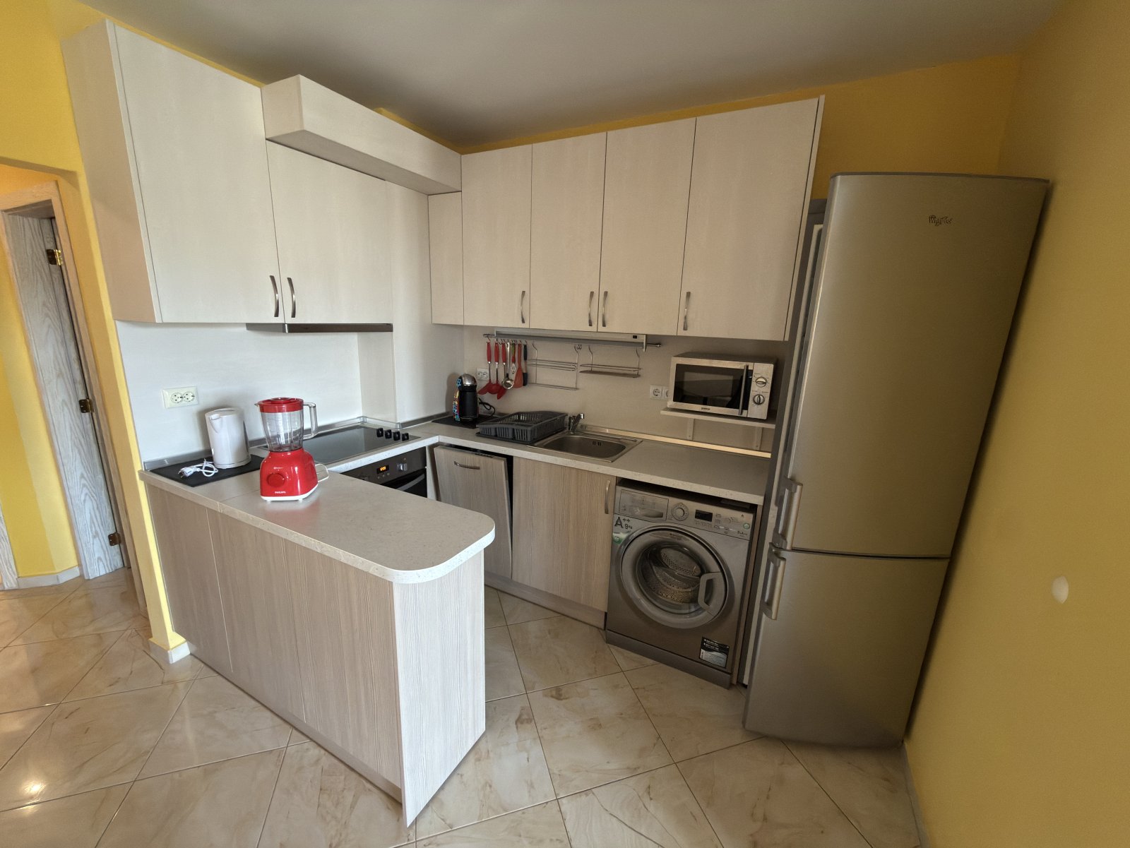 3-комнатная квартира с 2 спальнями в жилом комплексе Flora Beach Resort, Поморие, Болгария