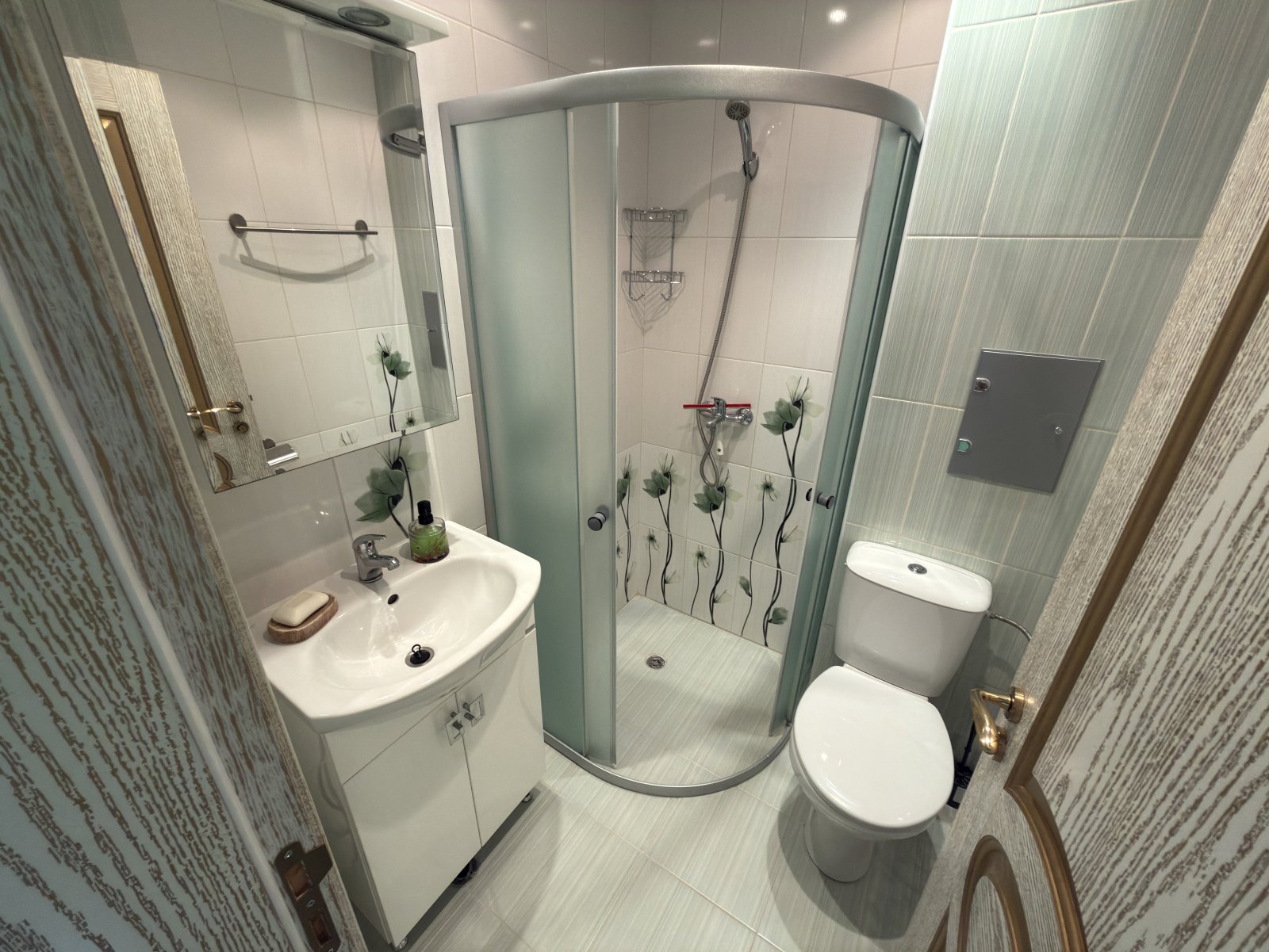 3-комнатная квартира с 2 спальнями в жилом комплексе Flora Beach Resort, Поморие, Болгария