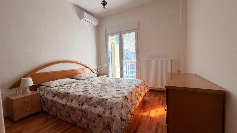 Меблированная трехкомнатная квартира, 79 м², 300 м от моря, Каламария, Салоники.