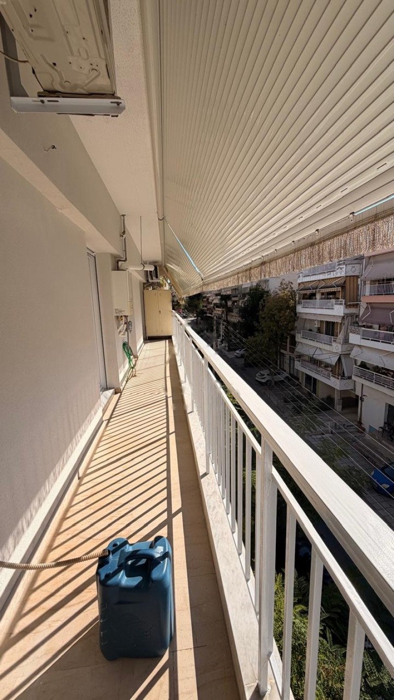 Меблированная трехкомнатная квартира, 79 м², 300 м от моря, Каламария, Салоники.