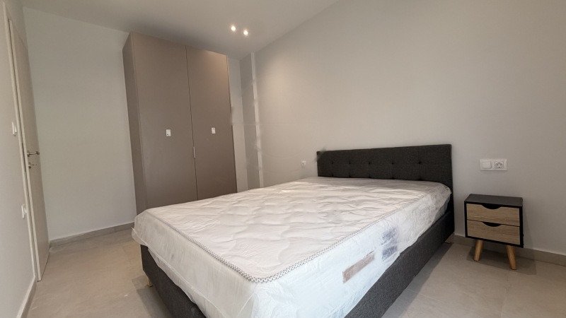 Отремонтированная меблированная двухкомнатная квартира, 55 м², 150 м от метро, Нтепо, Салоники.