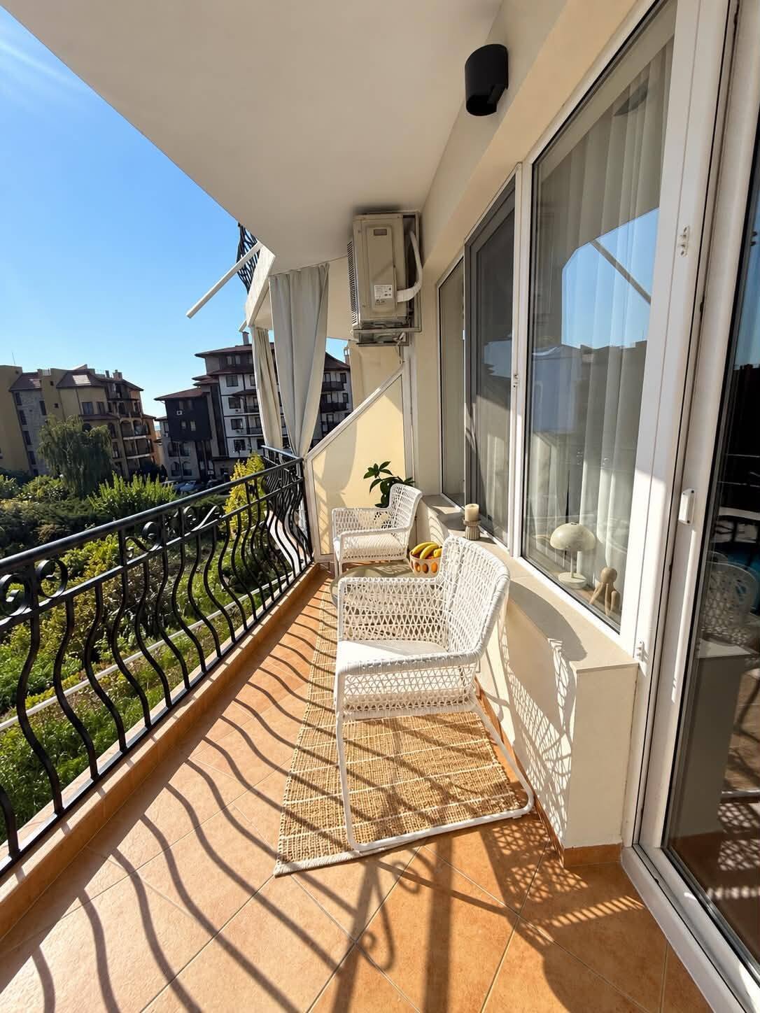 Двухкомнатная квартира с видом на бассейн в комплексе Dolphin Bay, Свети Влас, Болгария