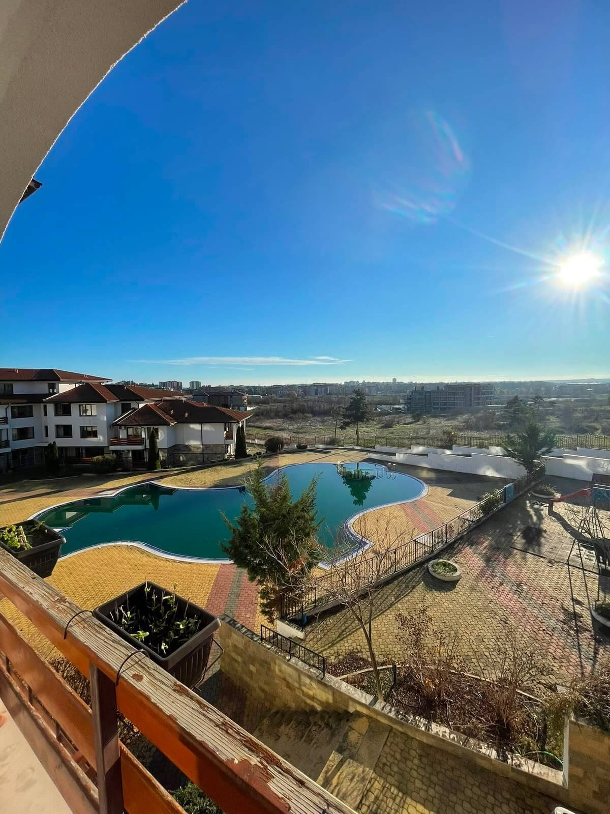 Двухкомнатная квартира с видом на бассейн в комплексе Gardenia Hills, Кошарица, Болгария