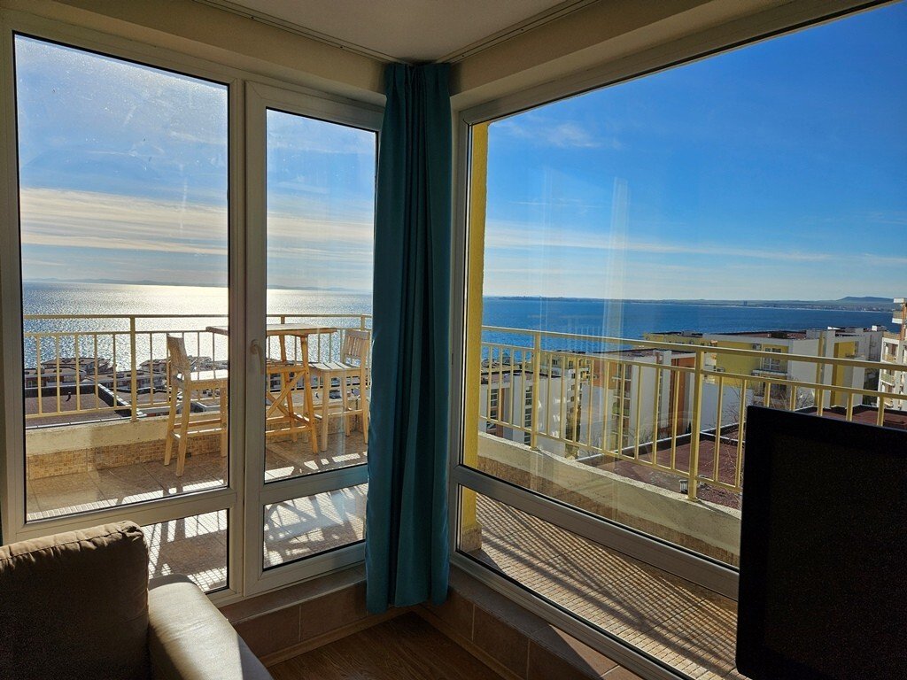 Двухкомнатная квартира в комплексе Crown Fort Club, Елените, Болгария