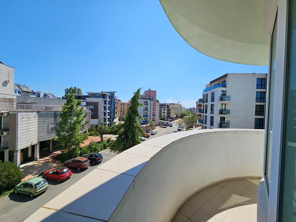 Современная 3-комнатная квартира площадью 97 м² в комплексе Pirop City, Солнечный Берег