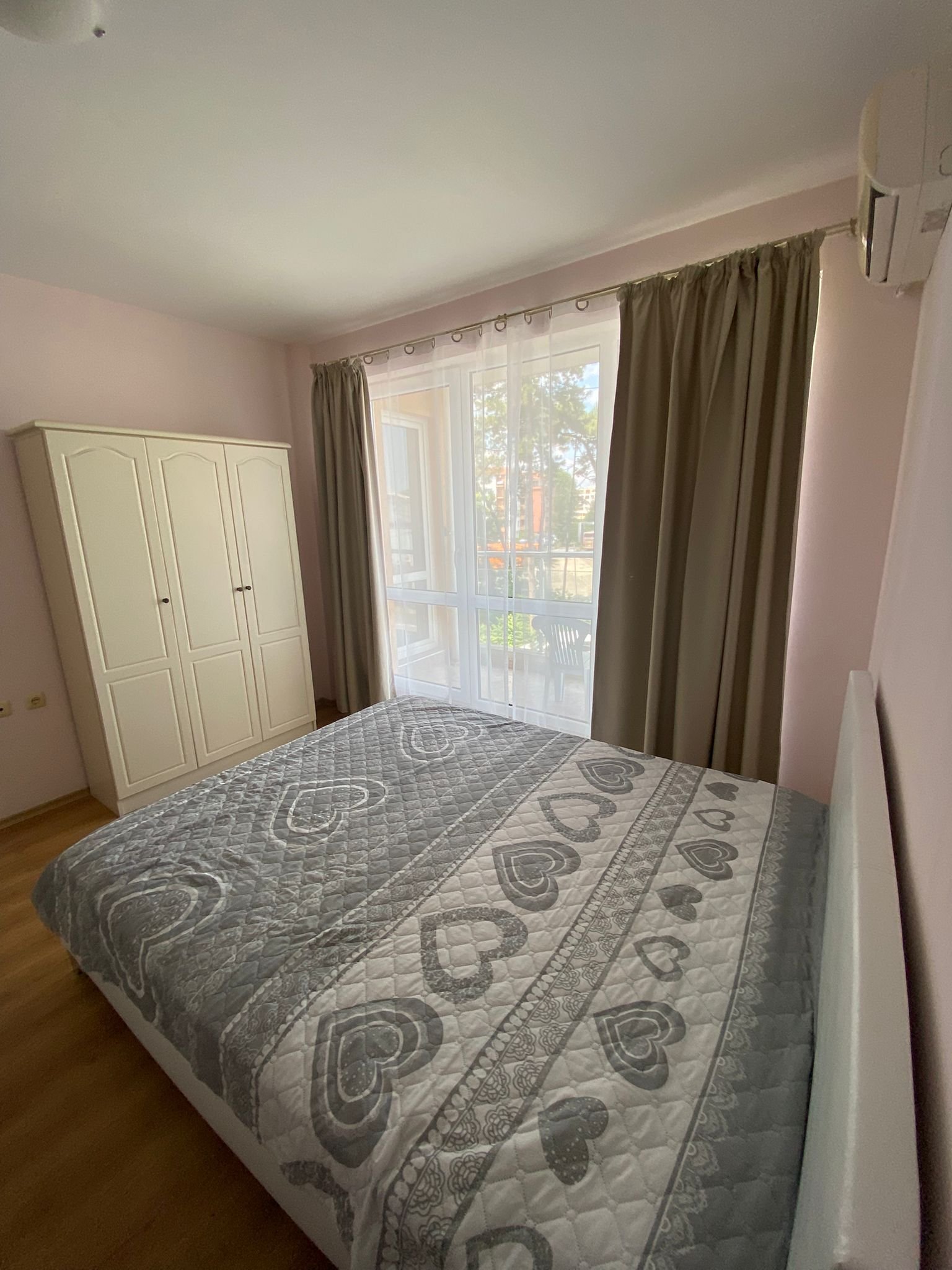 Трехкомнатная квартира в жилом комплексе Флоренс Парк, Солнечный берег