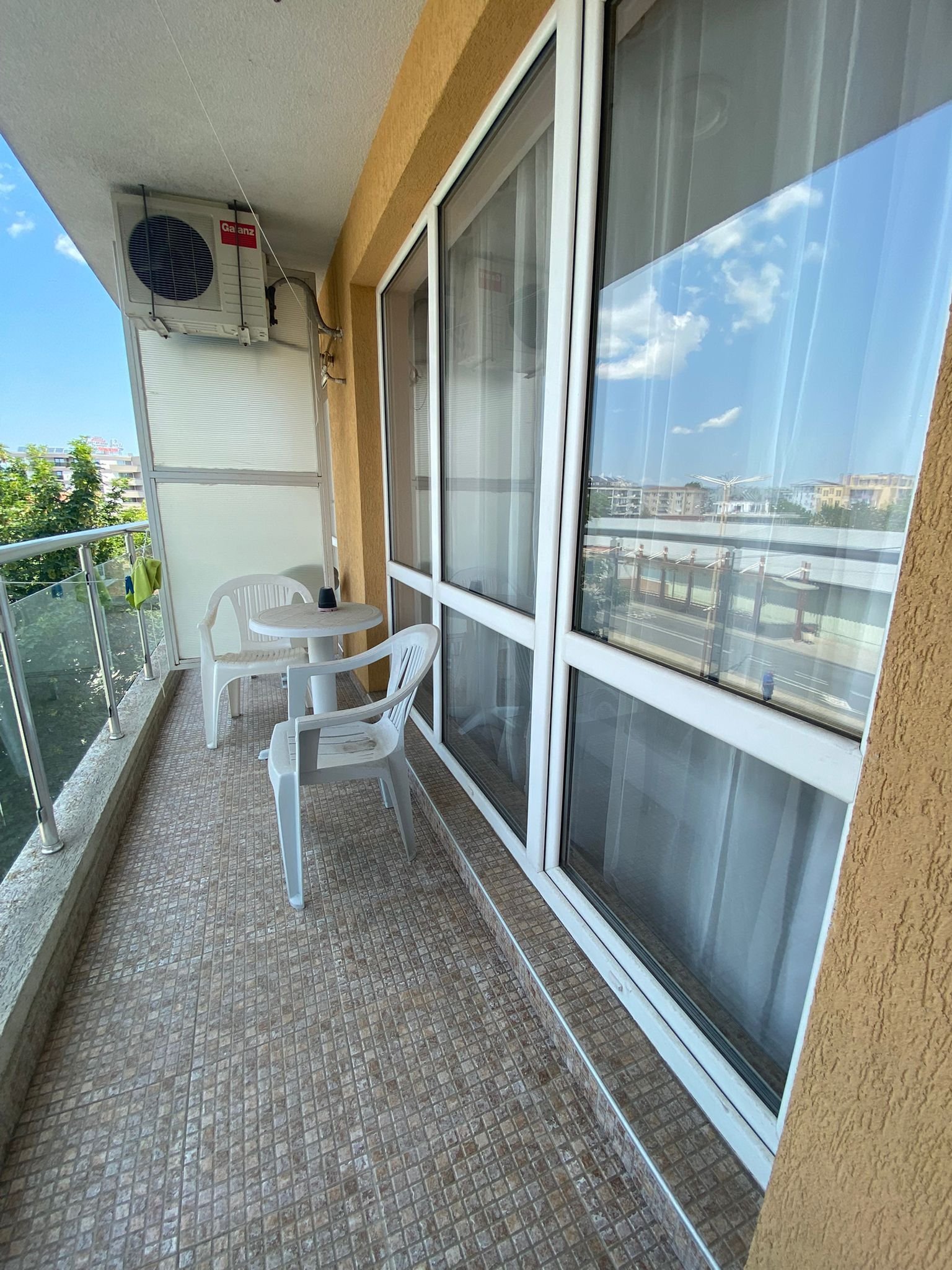 Трехкомнатная квартира в жилом комплексе Флоренс Парк, Солнечный берег