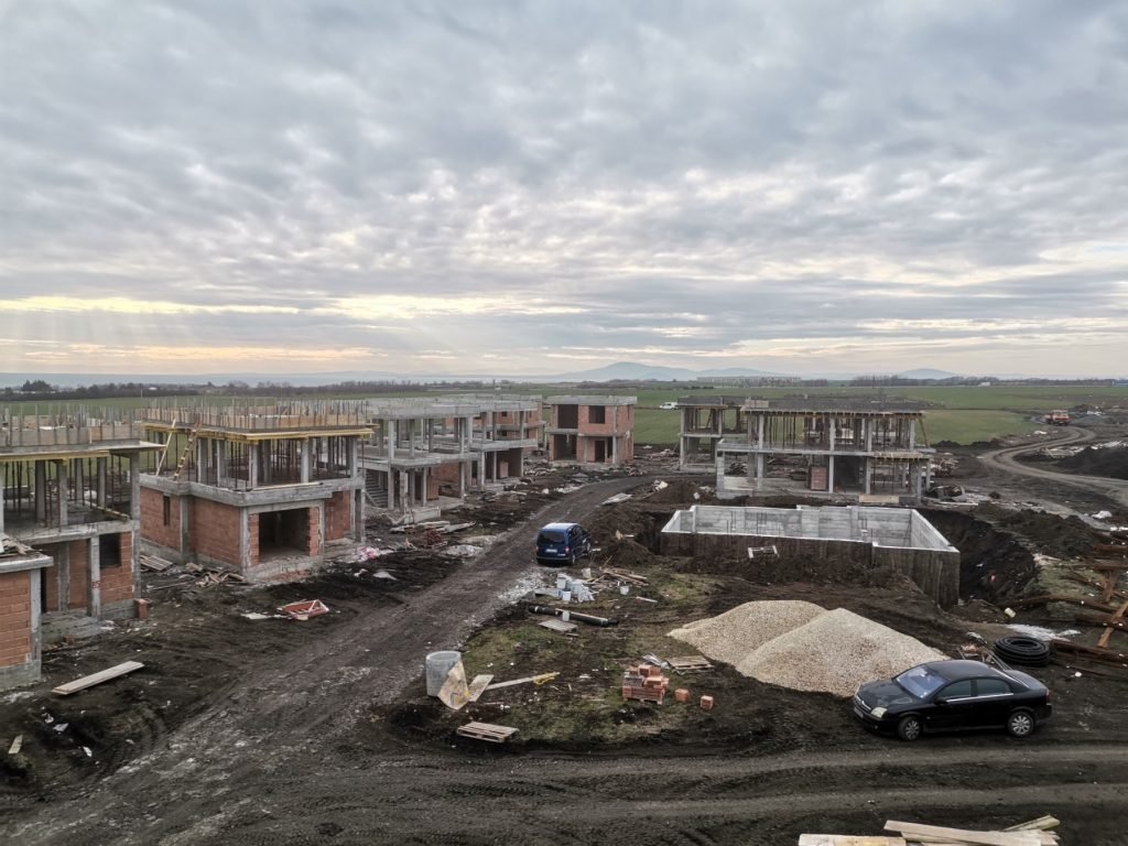 Люксовый дом в комплексе Victoria Paradise - мечта среди прекрасных виноградников с широким видом на море.