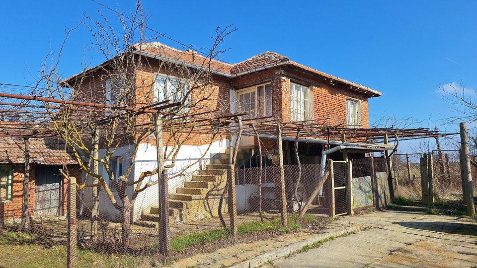 Elhovo: Дом с большим двором площадью 6000 м² недалеко от Эльхо, регион Ямбол 