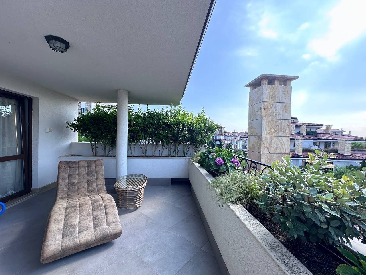 Трехкомнатная квартира в комплексе «Пойзодон», Несебр