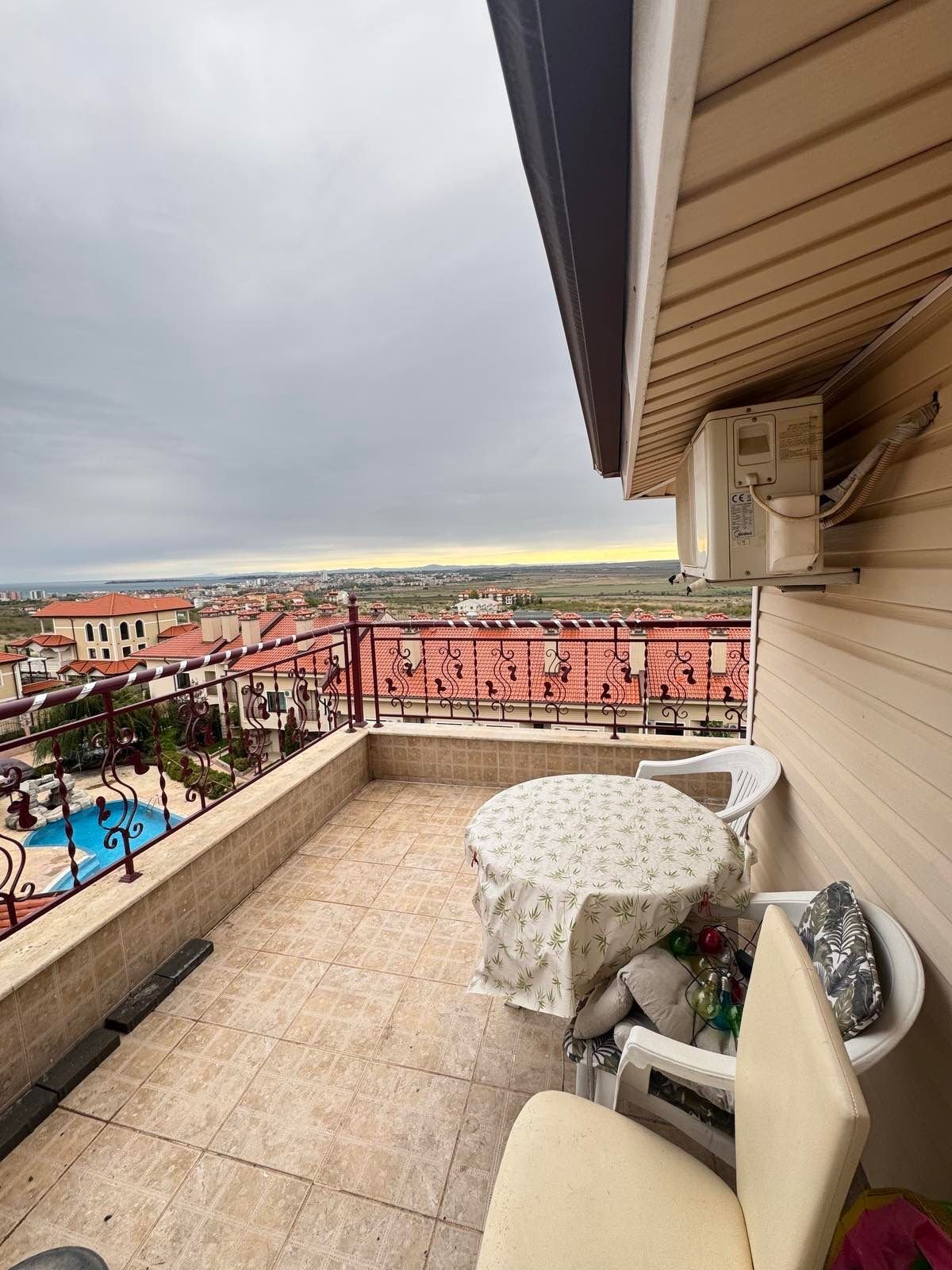 Трехкомнатная квартира в комплексе «Свети Никола» в Косхарице