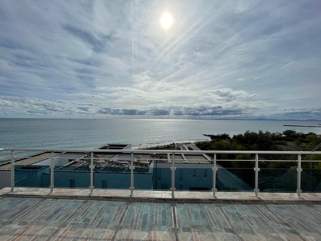 Трехкомнатная квартира в комплексе «Oasis» в Равде с видом на море