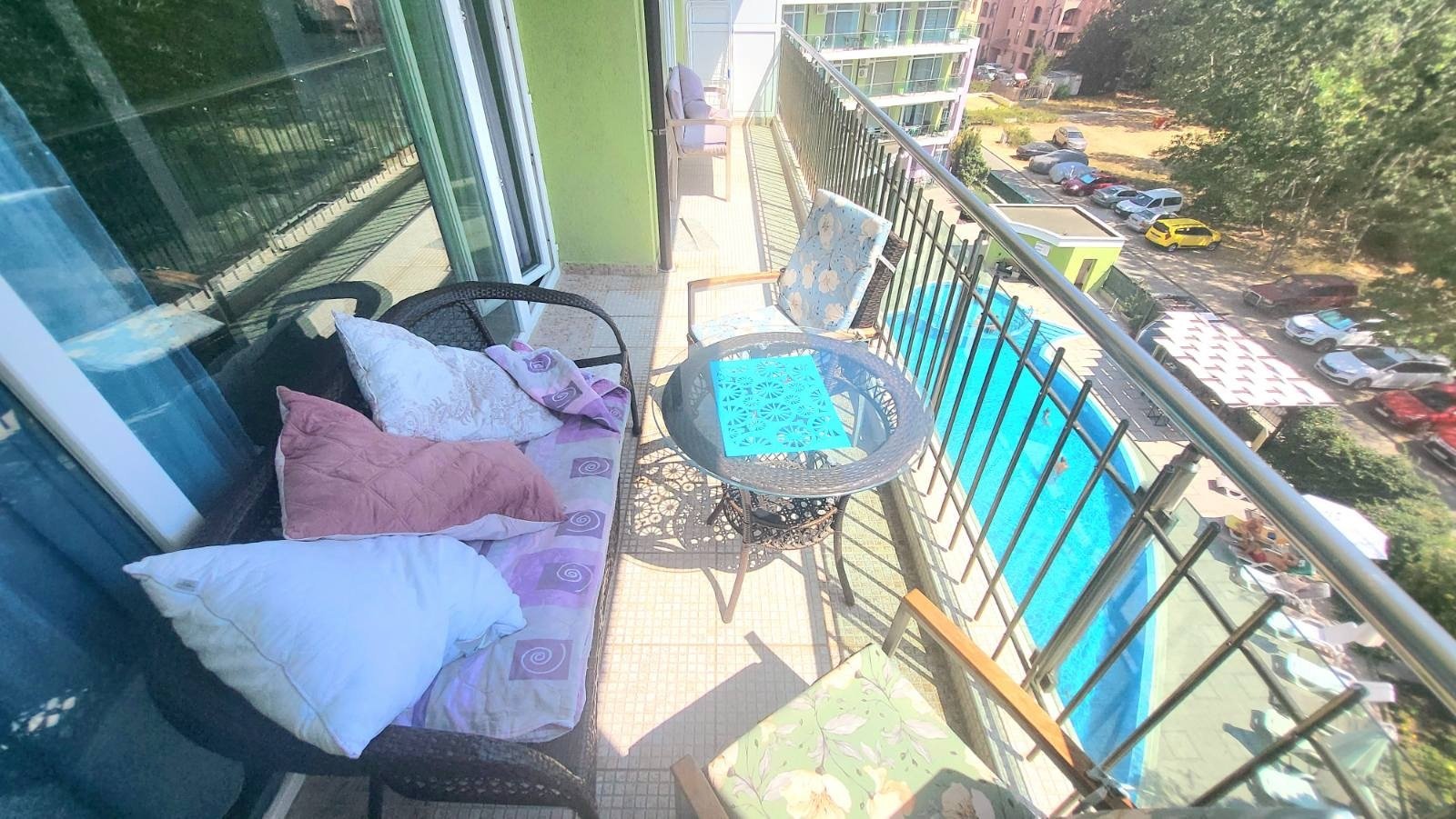 Трехкомнатная квартира в комплексе Solemare на Солнечном Берегу с видом на бассейн