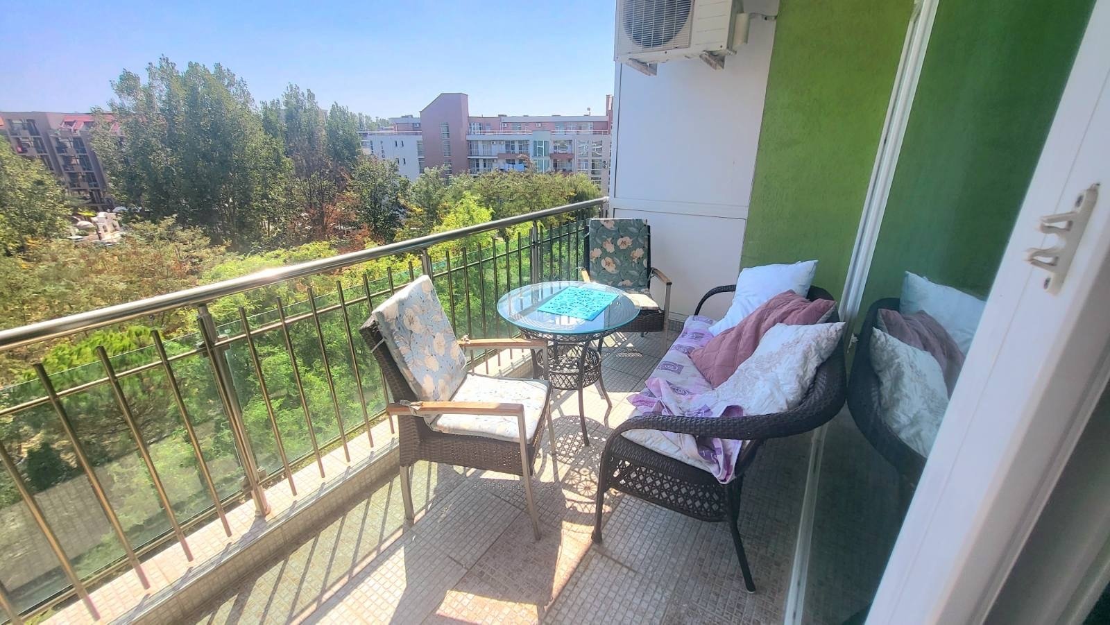 Трехкомнатная квартира в комплексе Solemare на Солнечном Берегу с видом на бассейн