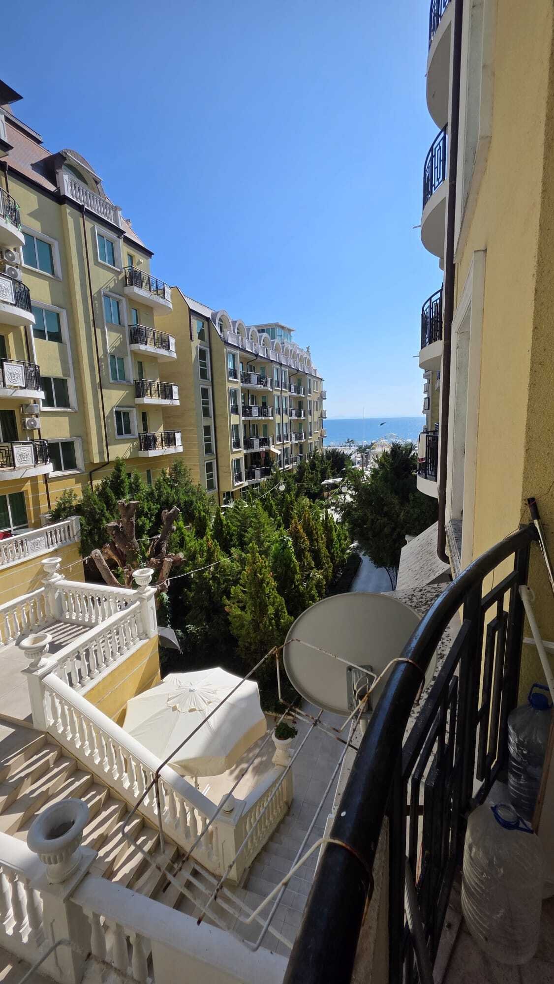 Двухкомнатная квартира с видом на море в комплексе Amore Beach в Свети Влас, Болгария