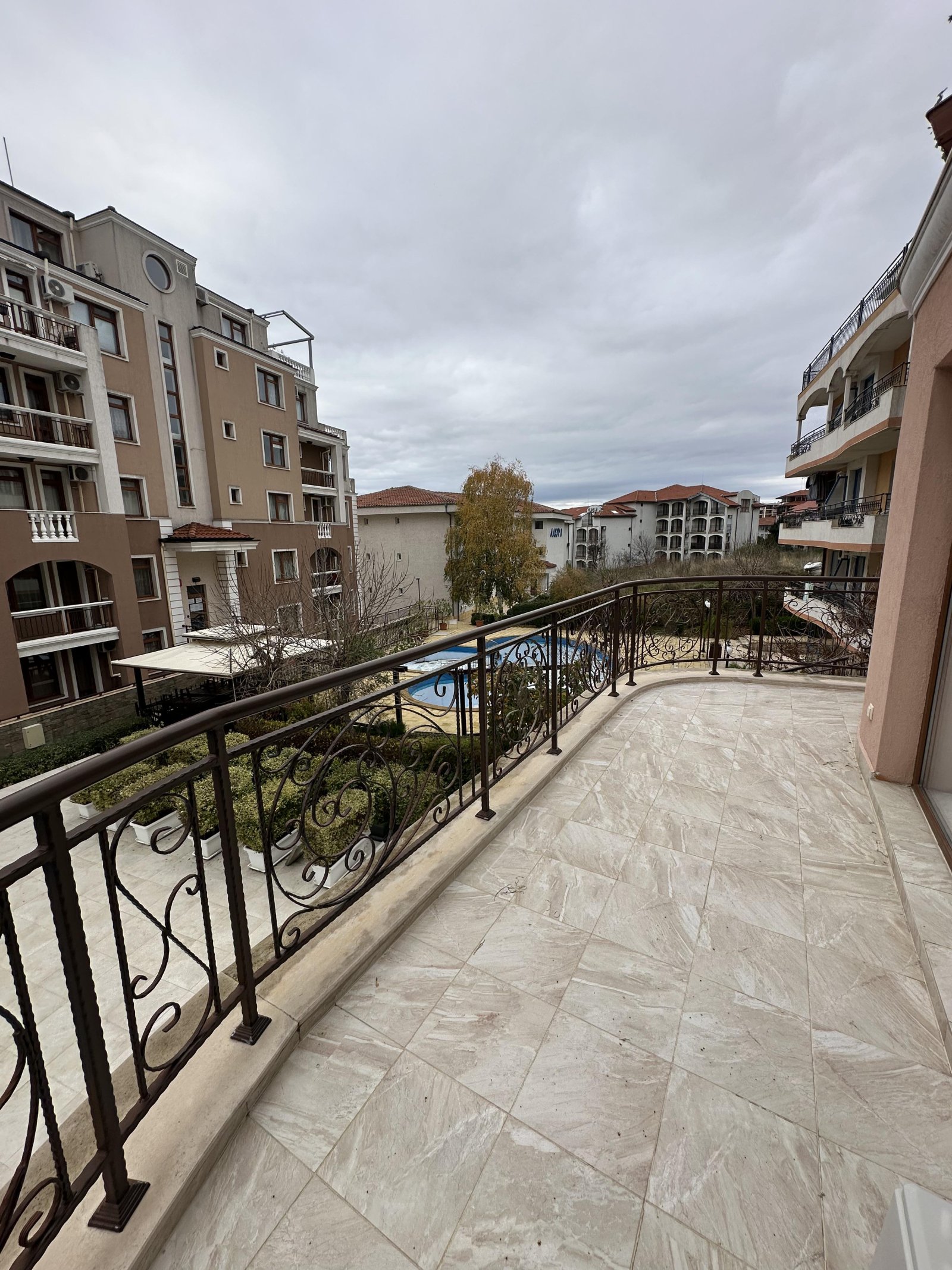 Трехкомнатная квартира в комплексе Phoenix в Свети Влас, Болгария