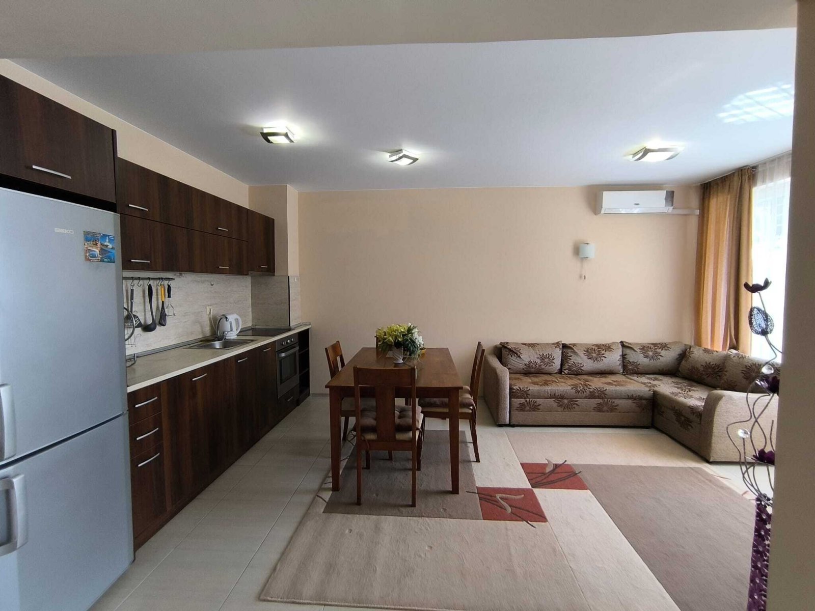 Трехкомнатная квартира с видом на бассейн в жилом комплексе Lifestyle 1, Свети Влас, Болгария