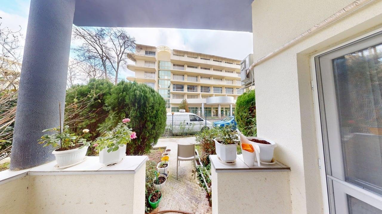 Большая двухкомнатная квартира с отдельной кухней в Солнечном Береге, Болгария