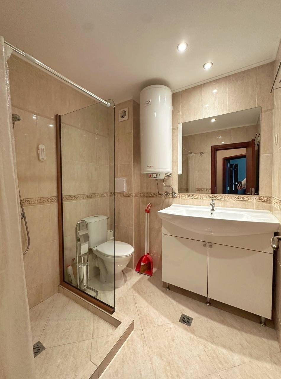 Двухкомнатная квартира с видом на бассейн на первом ряду в комплексе Rose Garden, Поморие, Болгария